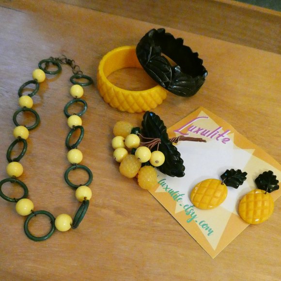 Luxulite Jewelry - Luxulite 1950's Style MCM Pineapple Tiki Jewelry Set w/ Matching Bangle Stack